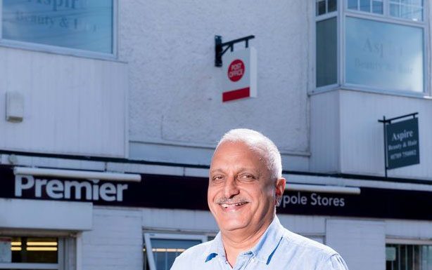 Brave Shopkeeper Fought Armed Robbers