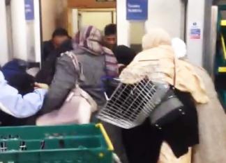 Tesco Shoppers Tussling over Discounted Foods