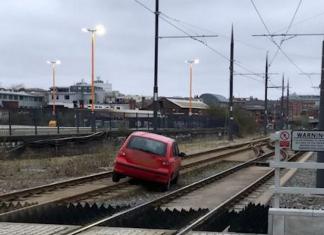 Car dumped on city centre Metro Line halting services