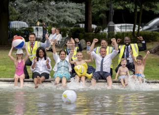 Splash of visitors as popular outdoor pool reopens