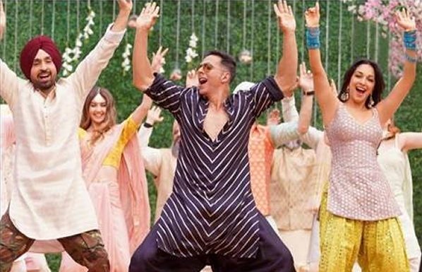 GOOD NEWWZ SONG: Akshay Kumar Steals the Show in Sauda Khara Khara