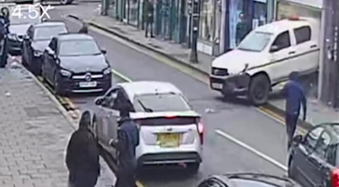 Jewellery Shop Raided in Broad Daylight